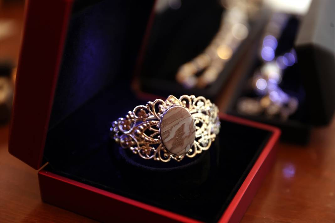 Gökten yağan taş Konya'da servete dönüştü! 30 bin dolarlık bıçak satışta 4